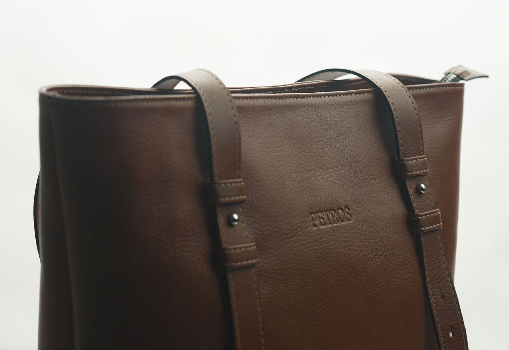 ¿Qué significa realmente el lujo artesanal sostenible? La filosofía detrás de Petros Leather