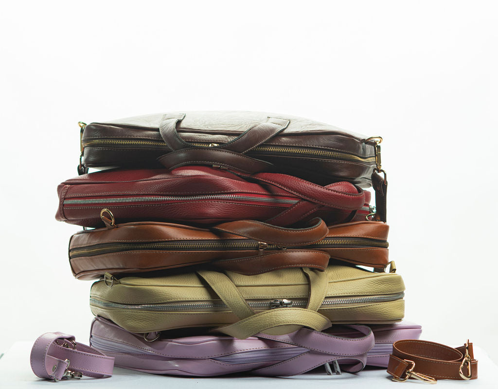 De nuestras manos a las tuyas: la historia y el oficio detrás de 40 años trabajando el cuero